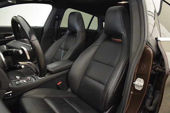 Mercedes-Benz CLA45 28 of 30