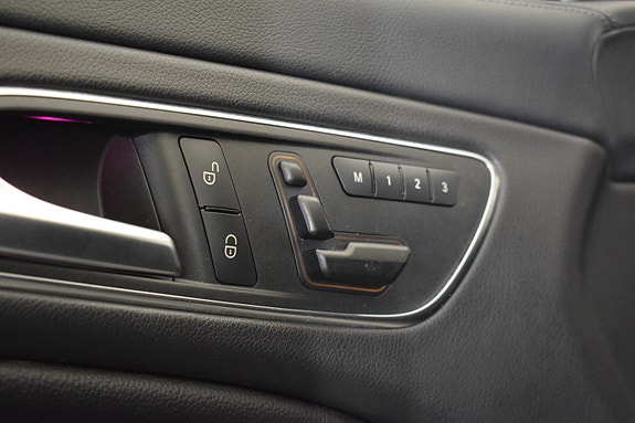Mercedes-Benz CLA45 26 of 30