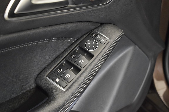 Mercedes-Benz CLA45 25 of 30