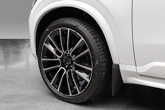 Volvo XC90 9 of 23