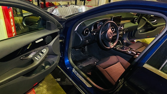 Mercedes-Benz C220 16 of 29