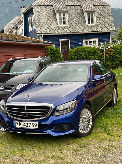 Mercedes-Benz C220 2 of 29