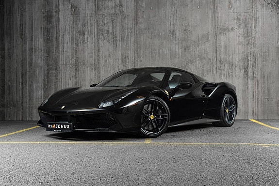Ferrari 488 Spider 3 of 5