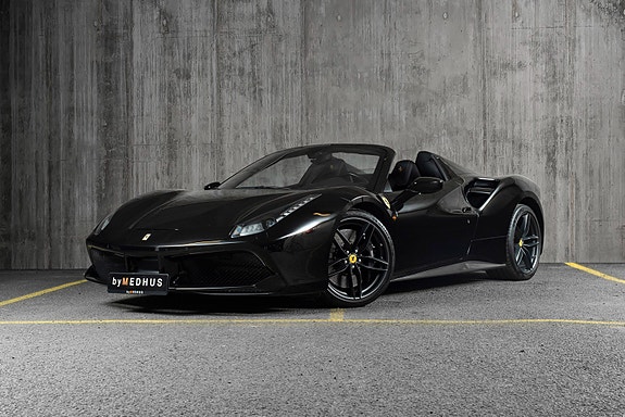 Ferrari 488 Spider 2 of 5