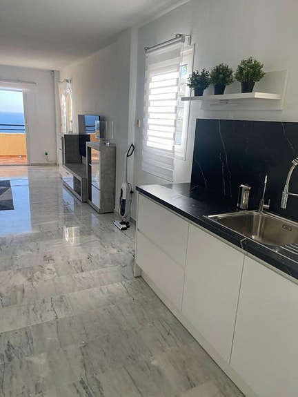 Sørvendt toppleilighet med sjøutsikt i Benalmádena