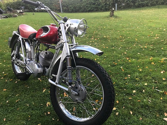 Husqvarna Silverpilen 2 of 5