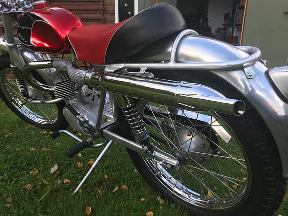 Husqvarna Silverpilen 3 of 5