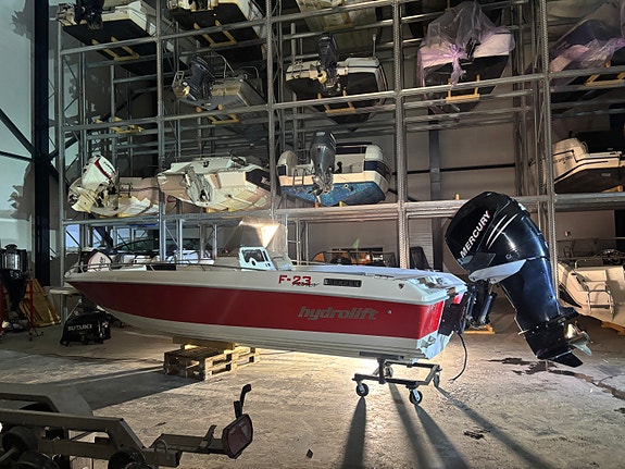 Hydrolift F23 m/ 0:7 Mercury 200 Verado 560t