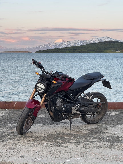 Honda CB 125 R 3 of 4