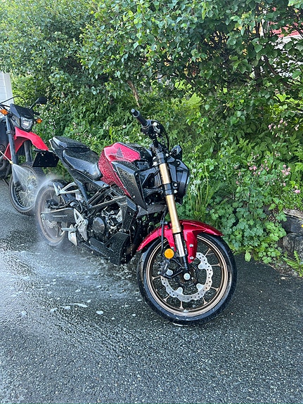 Honda CB 125 R 2 of 4