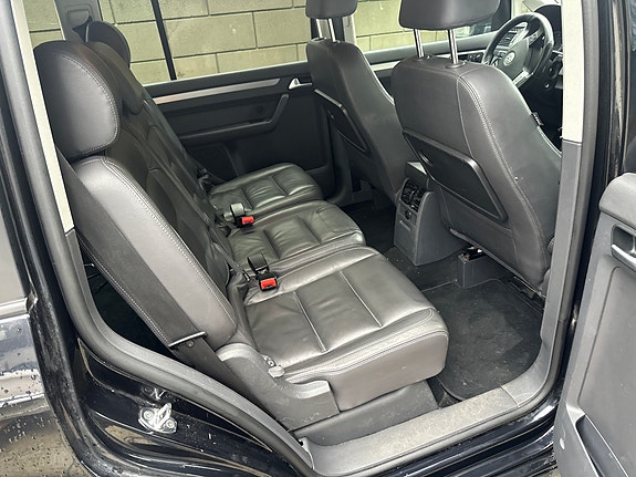 Volkswagen Touran 3 of 4