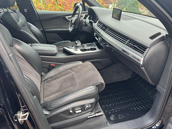 Audi Q7 9 of 18