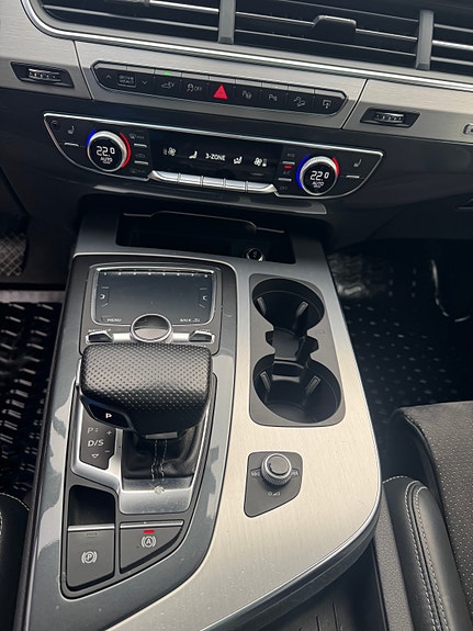 Audi Q7 12 of 18