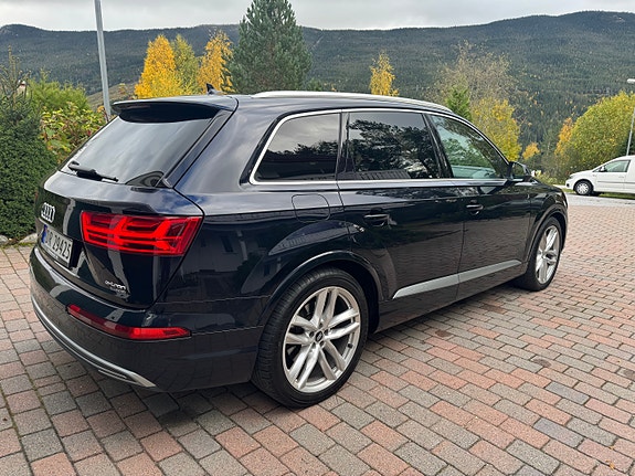 Audi Q7 4 of 18