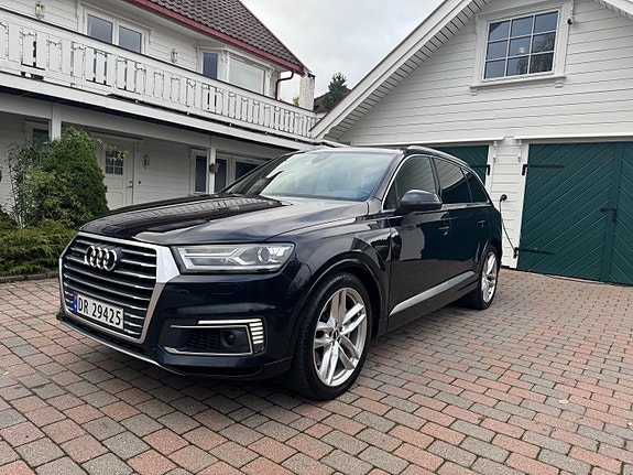 Audi Q7 2 of 18