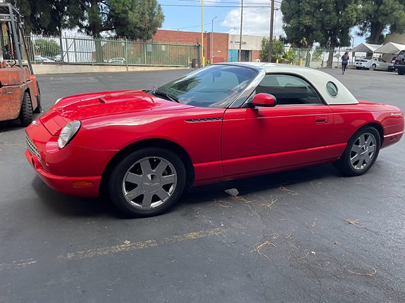 Ford Thunderbird 4 of 5