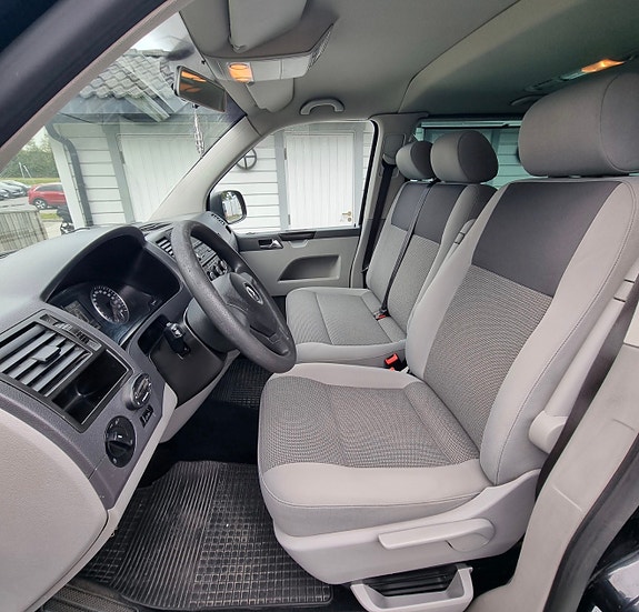 Volkswagen Caravelle 29 of 30