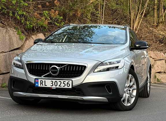 Volvo V40 Cross Country 3 of 5