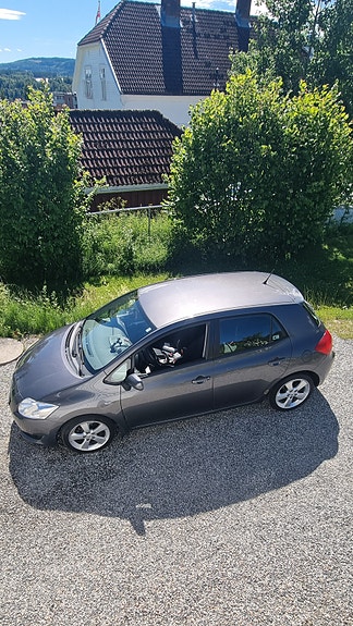 Toyota Auris 3 of 5