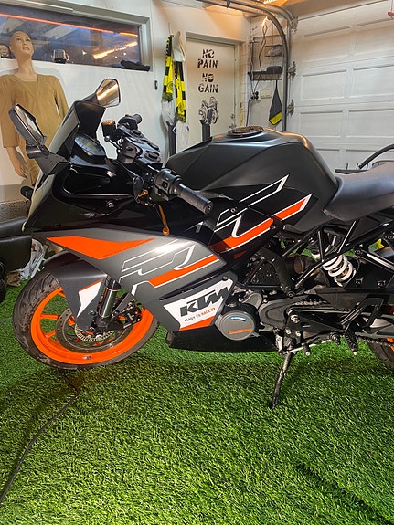KTM RC 125 2 of 5