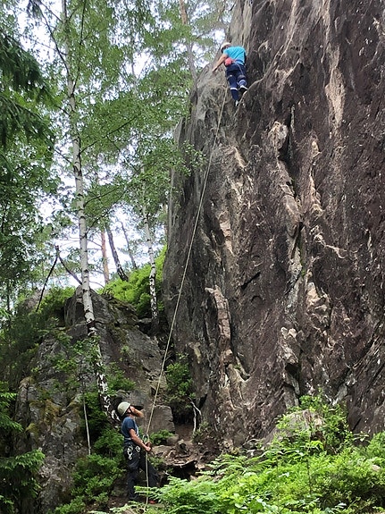 Vi bruker nærområdet til klatring og andre aktiviteter.