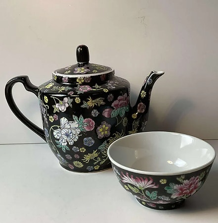 Vintage kinesisk Millefleur Famille porselen blomstertekanne og liten bolle