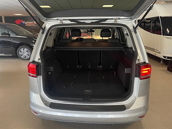 Volkswagen Touran 5 of 13