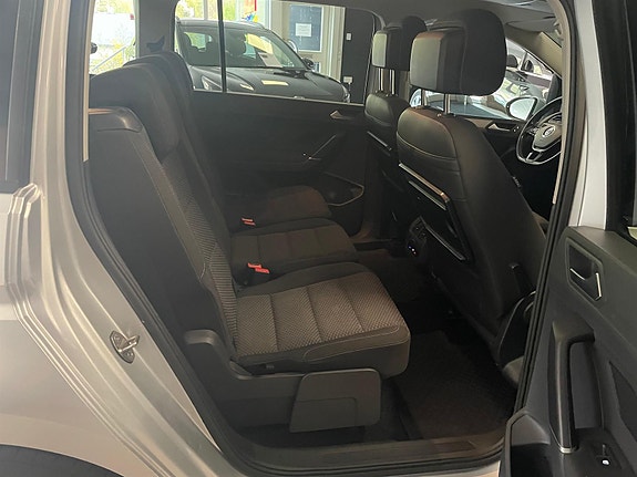 Volkswagen Touran 8 of 13