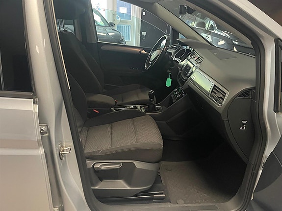 Volkswagen Touran 9 of 13
