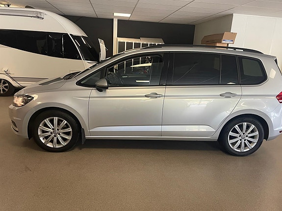 Volkswagen Touran 3 of 13