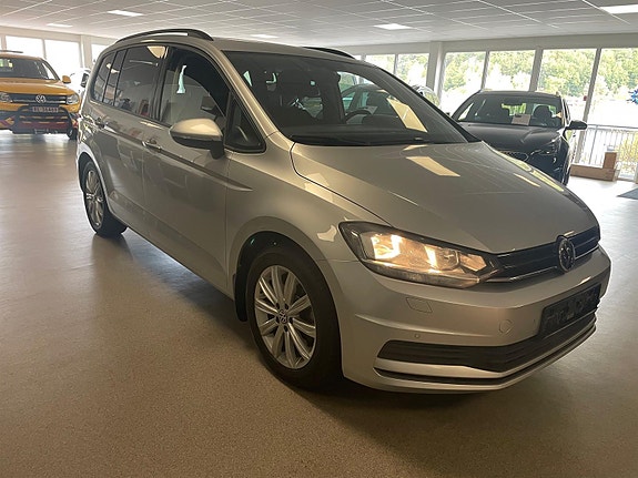 Volkswagen Touran 7 of 13