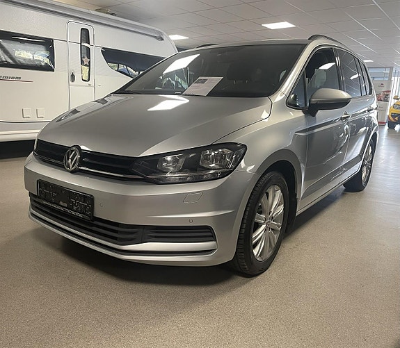 Volkswagen Touran 2 of 13