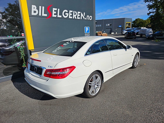 Mercedes-Benz E220 4 of 5