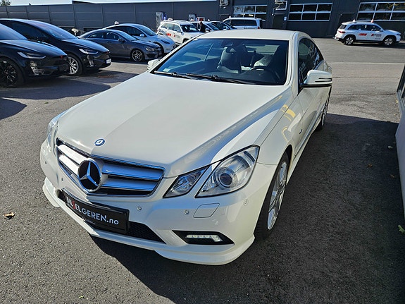 Mercedes-Benz E220 3 of 5