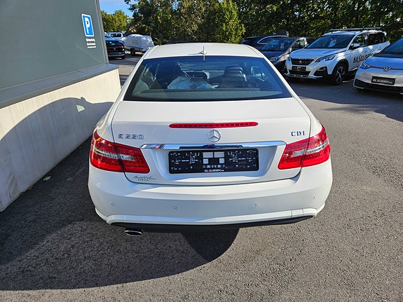 Mercedes-Benz E220 5 of 5