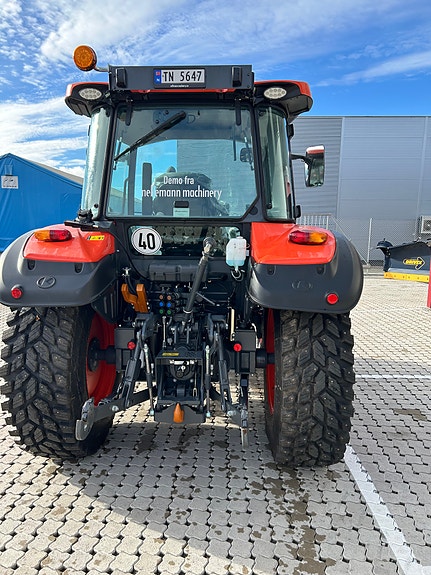 Kubota M4073 5 of 8