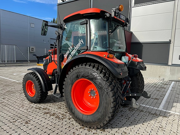 Kubota M4073 7 of 8