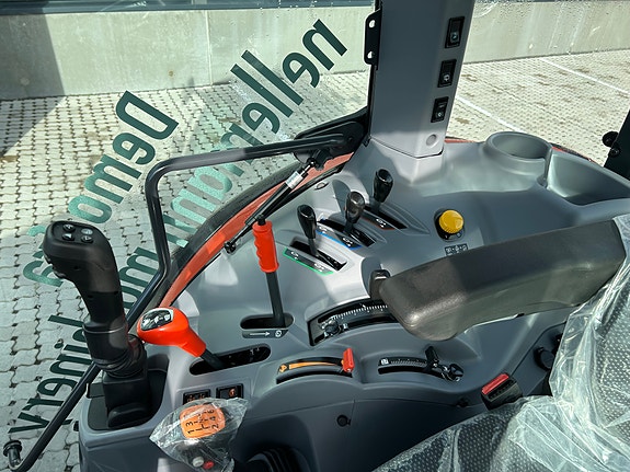 Kubota M4073 8 of 8
