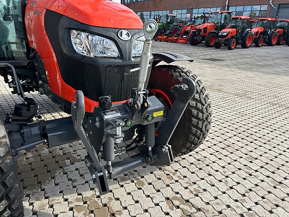 Kubota M4073 3 of 8