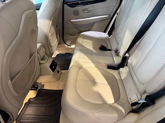 BMW 225xe 14 of 15