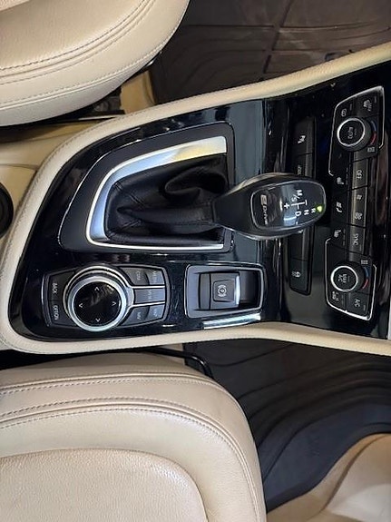 BMW 225xe 12 of 15