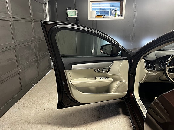 Volvo V90 26 of 30