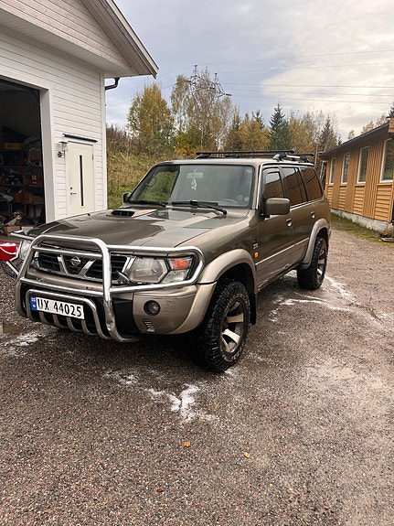 Nissan Patrol 4 of 10