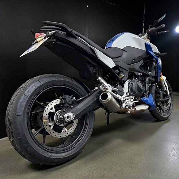 BMW F 900 R 2 of 5