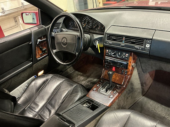 Mercedes-Benz SL300 17 of 30