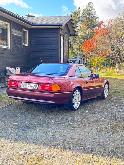 Mercedes-Benz SL300 4 of 5