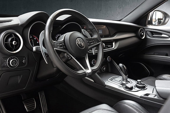Alfa Romeo Stelvio 7 of 28