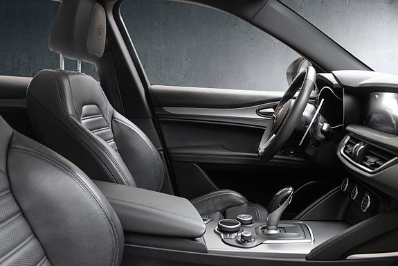 Alfa Romeo Stelvio 22 of 28