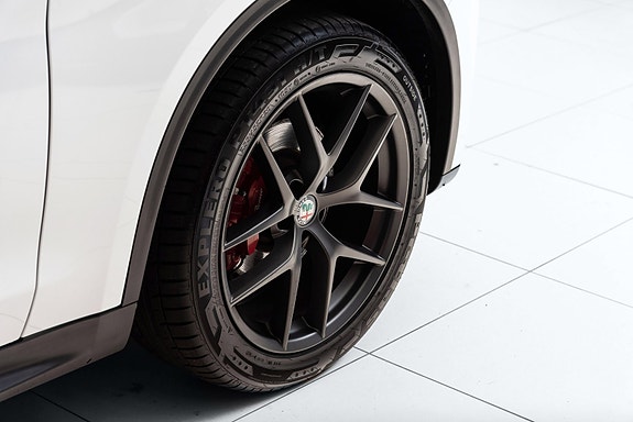 Alfa Romeo Stelvio 16 of 28