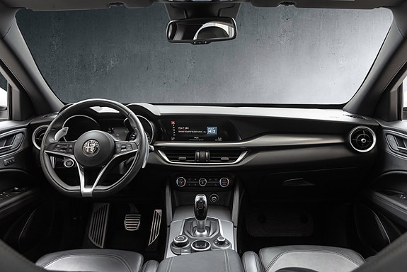 Alfa Romeo Stelvio 14 of 28